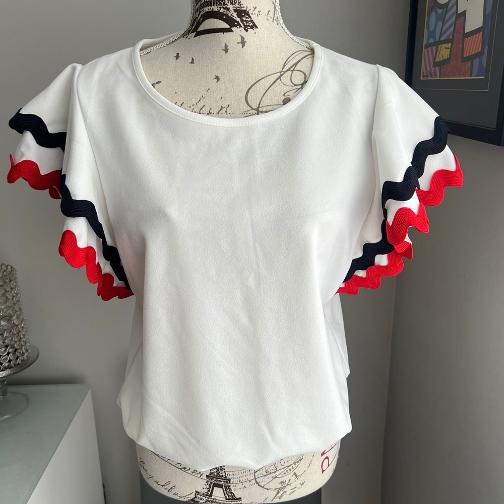 80 Park White Blouse Rounded Neckline Short Ruffled Sleeves Women’s Size Large